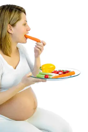 pregnant women eating food
